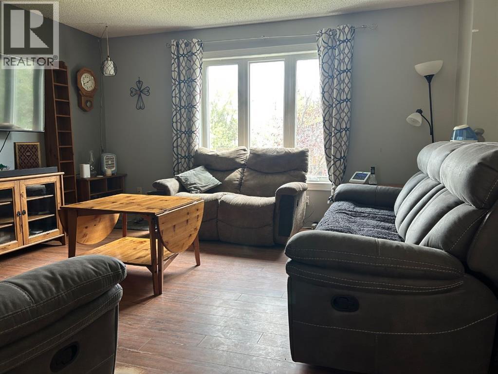 44 Wildrose Crescent W - 11