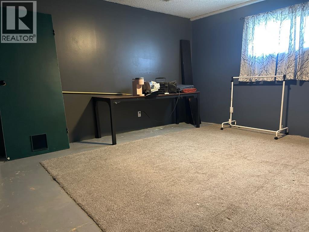 44 Wildrose Crescent W - 26