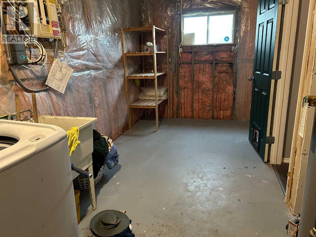 44 Wildrose Crescent W - 37