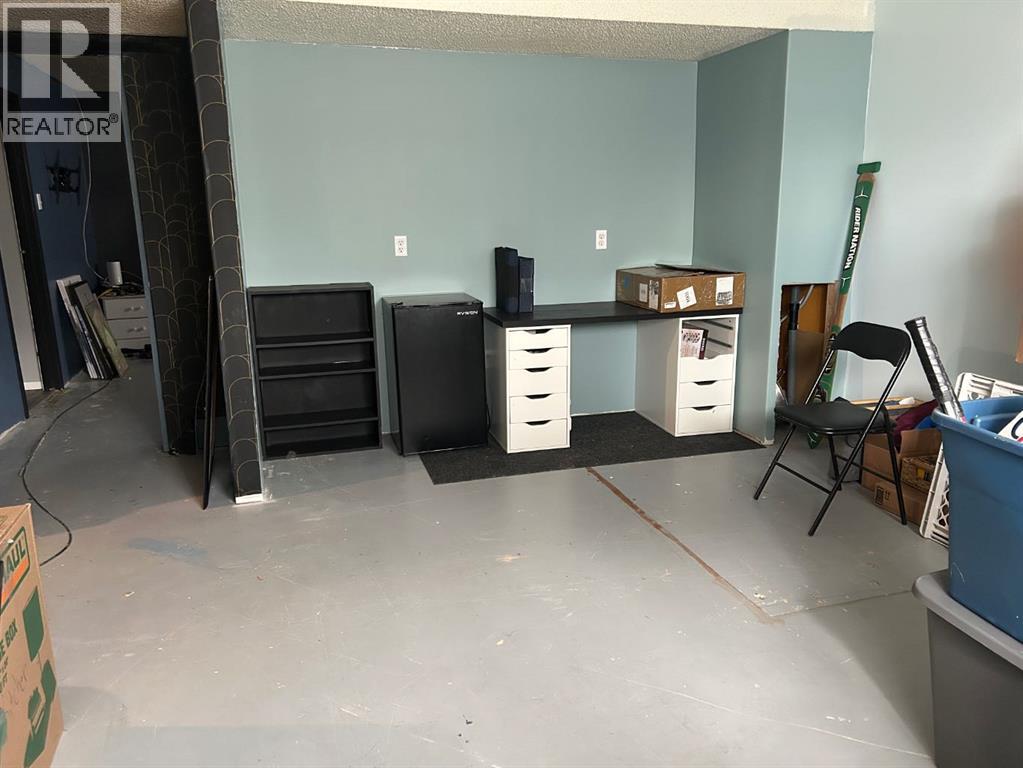 44 Wildrose Crescent W - 24