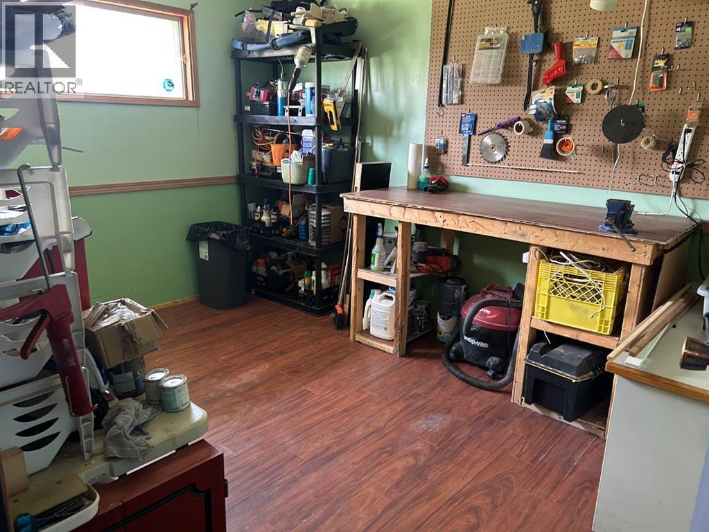 44 Wildrose Crescent W - 32