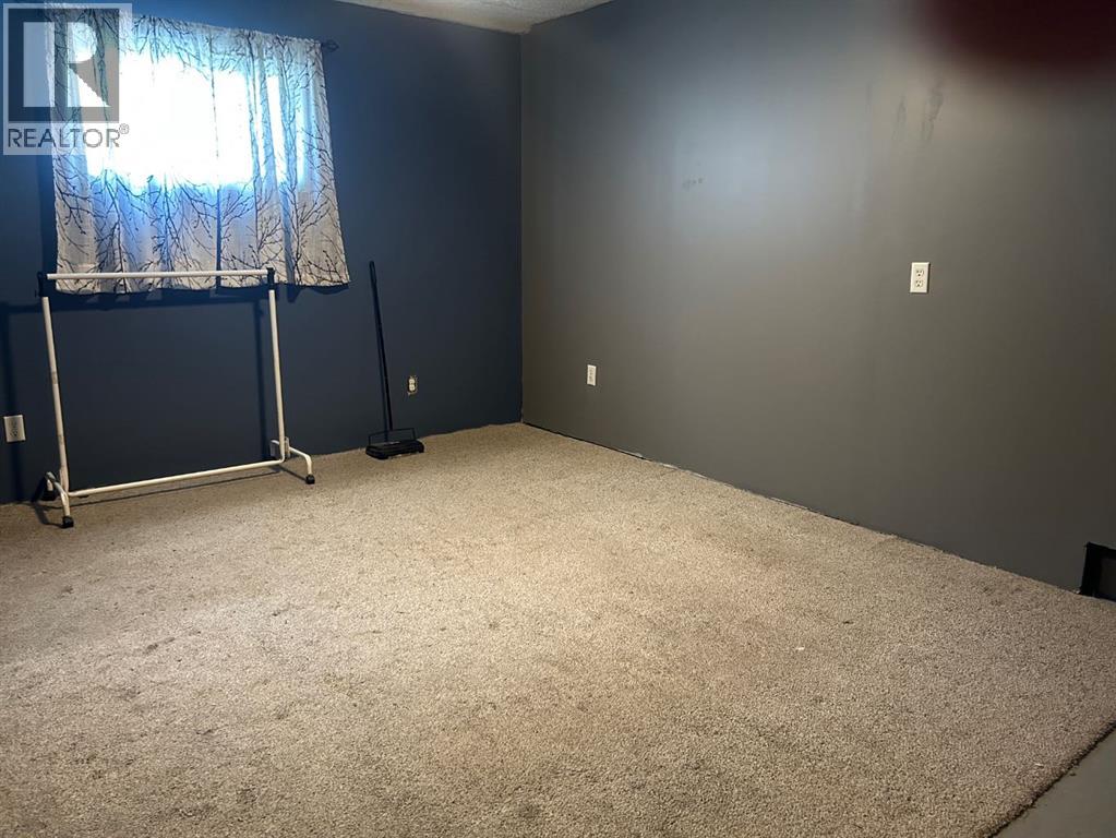 44 Wildrose Crescent W - 27