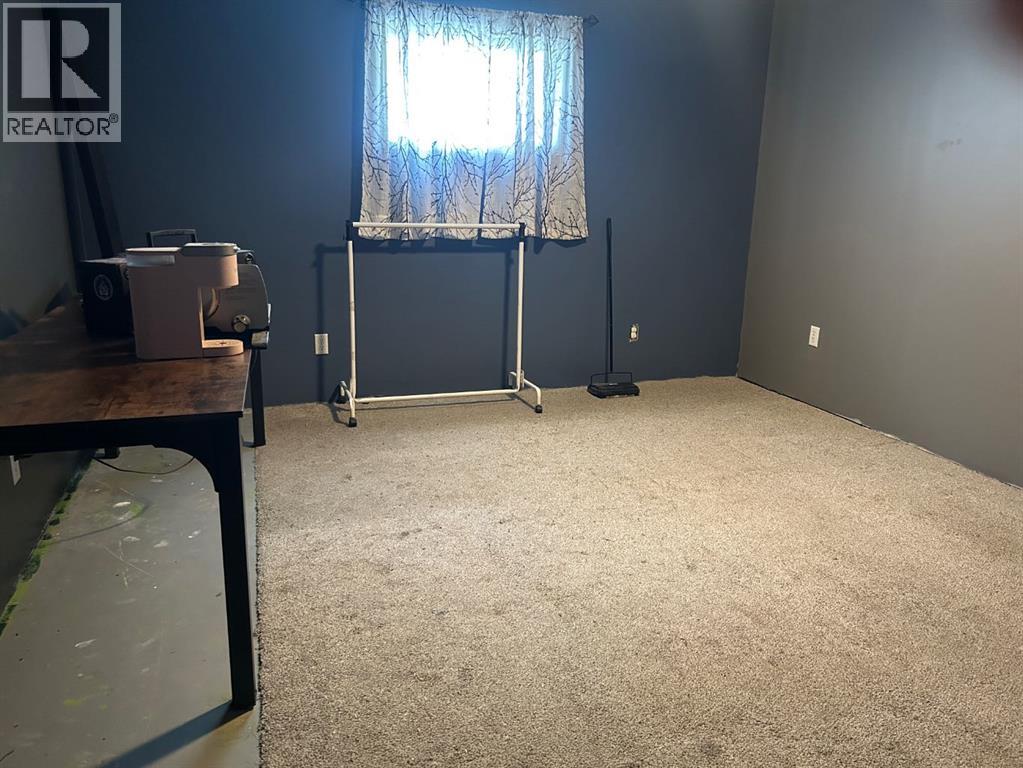 44 Wildrose Crescent W - 28