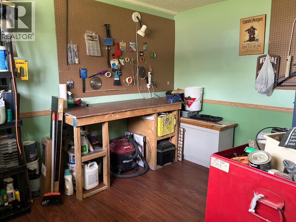 44 Wildrose Crescent W - 33