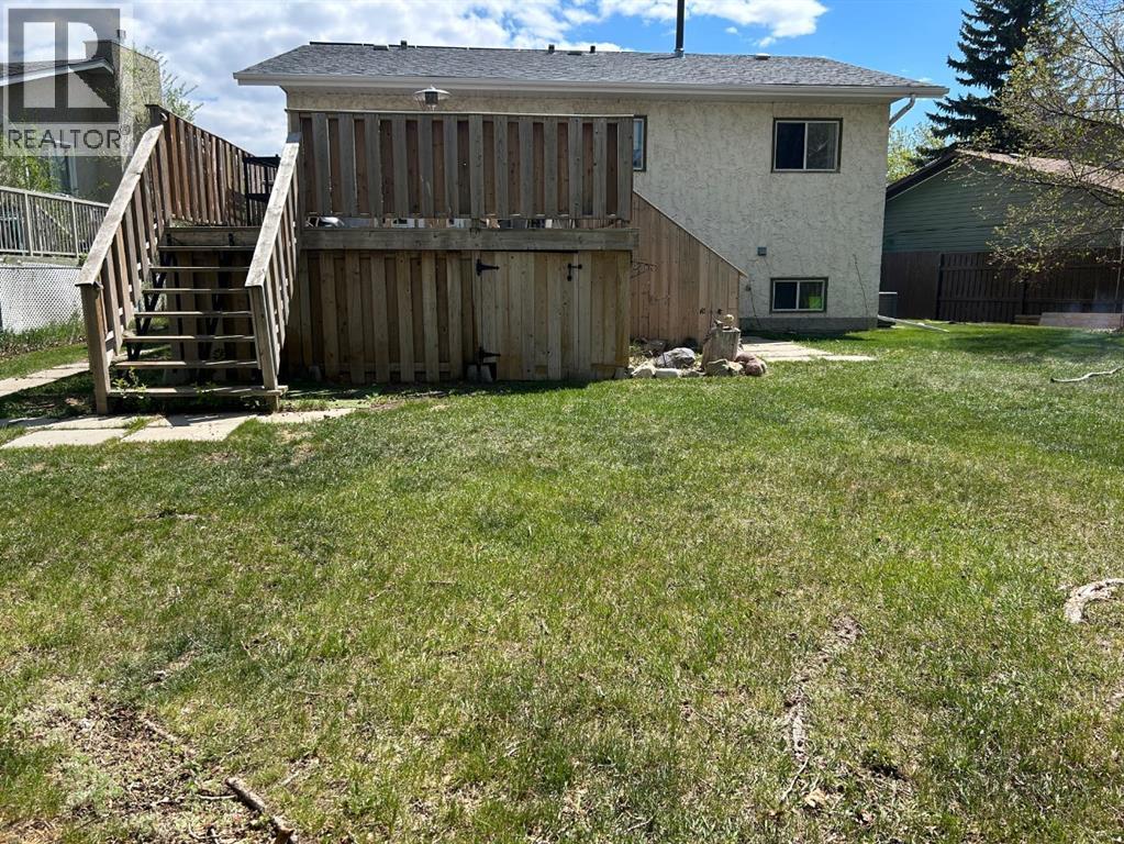 44 Wildrose Crescent W - 38