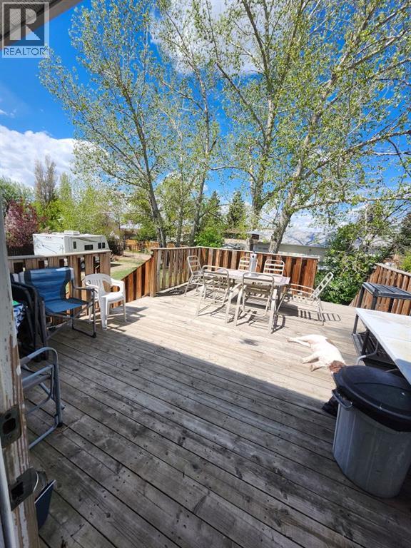 44 Wildrose Crescent W - 43
