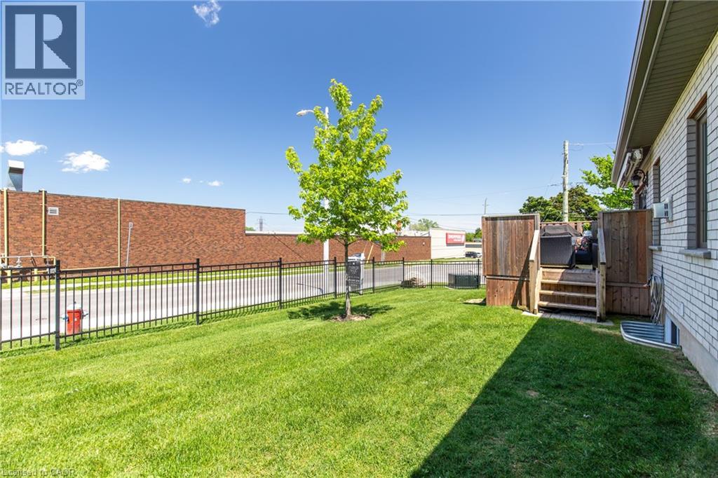 #4 3757 ST. PETER Avenue - 45