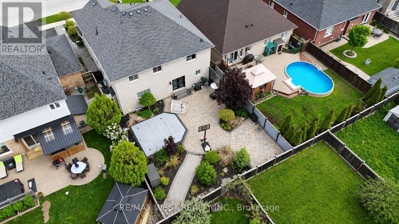 134 SANDRINGHAM DRIVE - 25