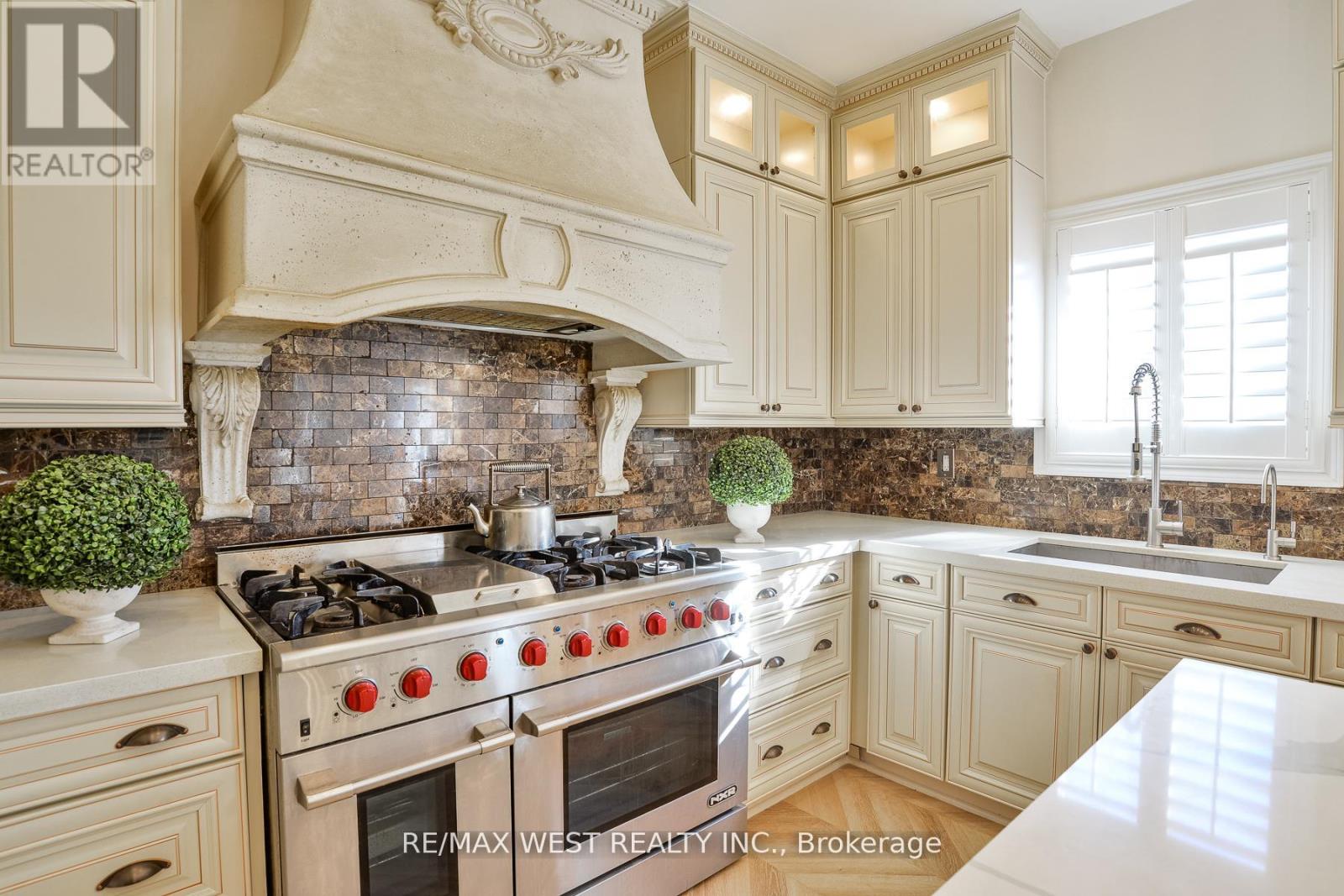 134 SANDRINGHAM DRIVE - 8