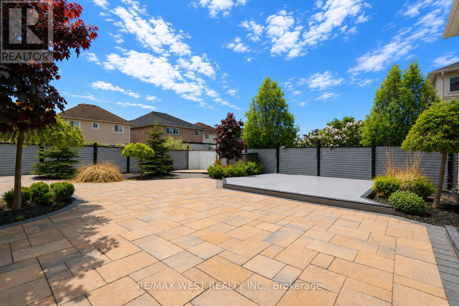 134 SANDRINGHAM DRIVE - 22