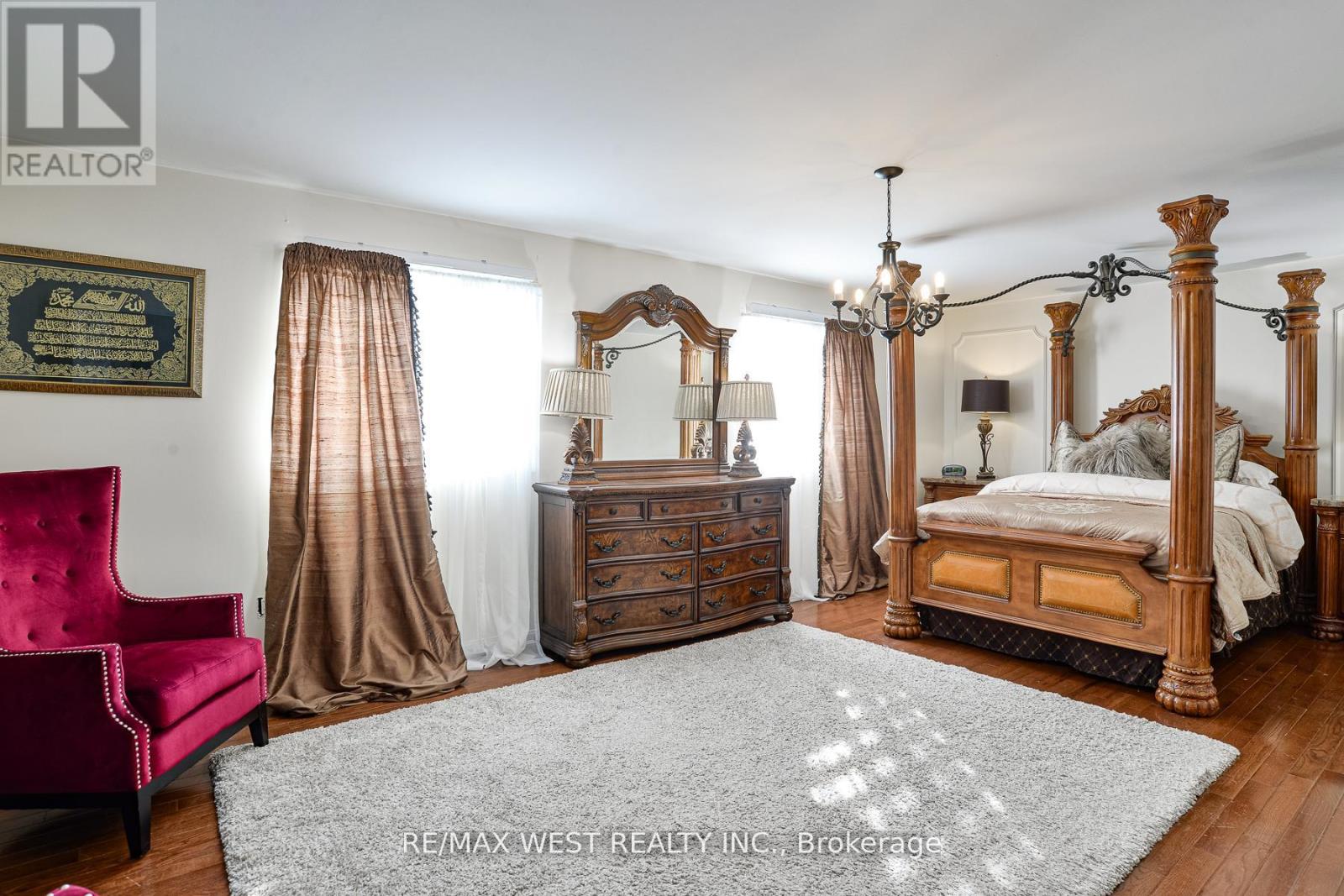 134 SANDRINGHAM DRIVE - 15