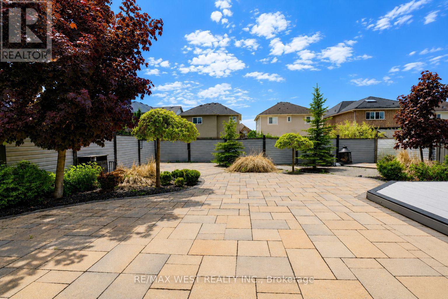 134 SANDRINGHAM DRIVE - 24
