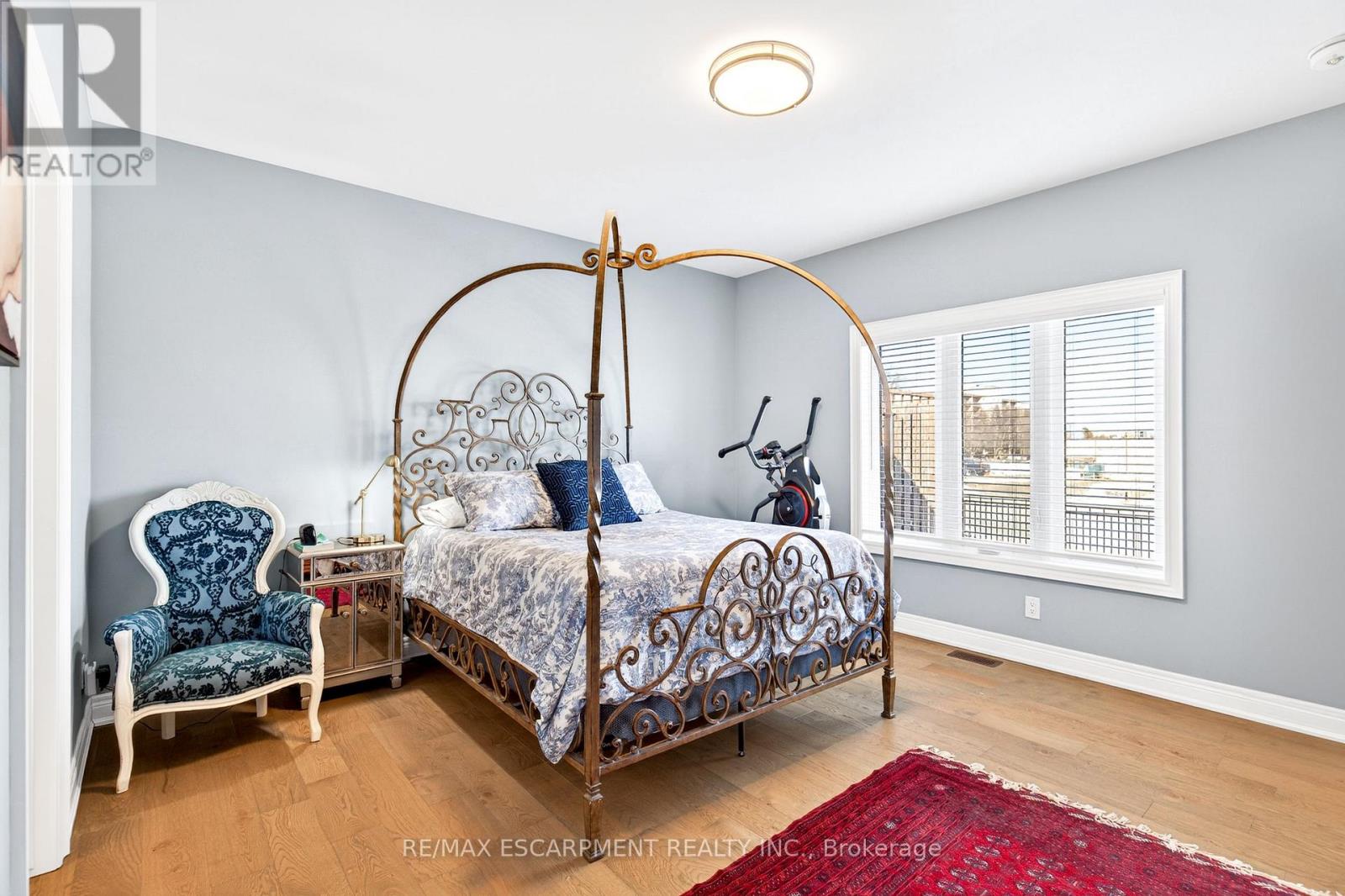 #4 3757 ST. PETER AVENUE - 23