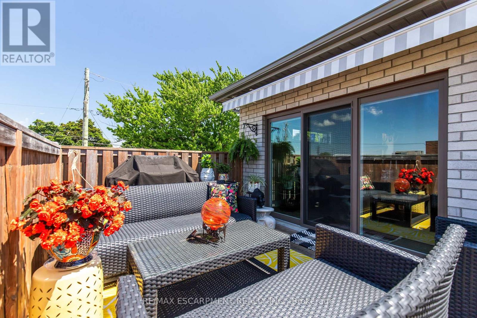 #4 3757 ST. PETER AVENUE - 36