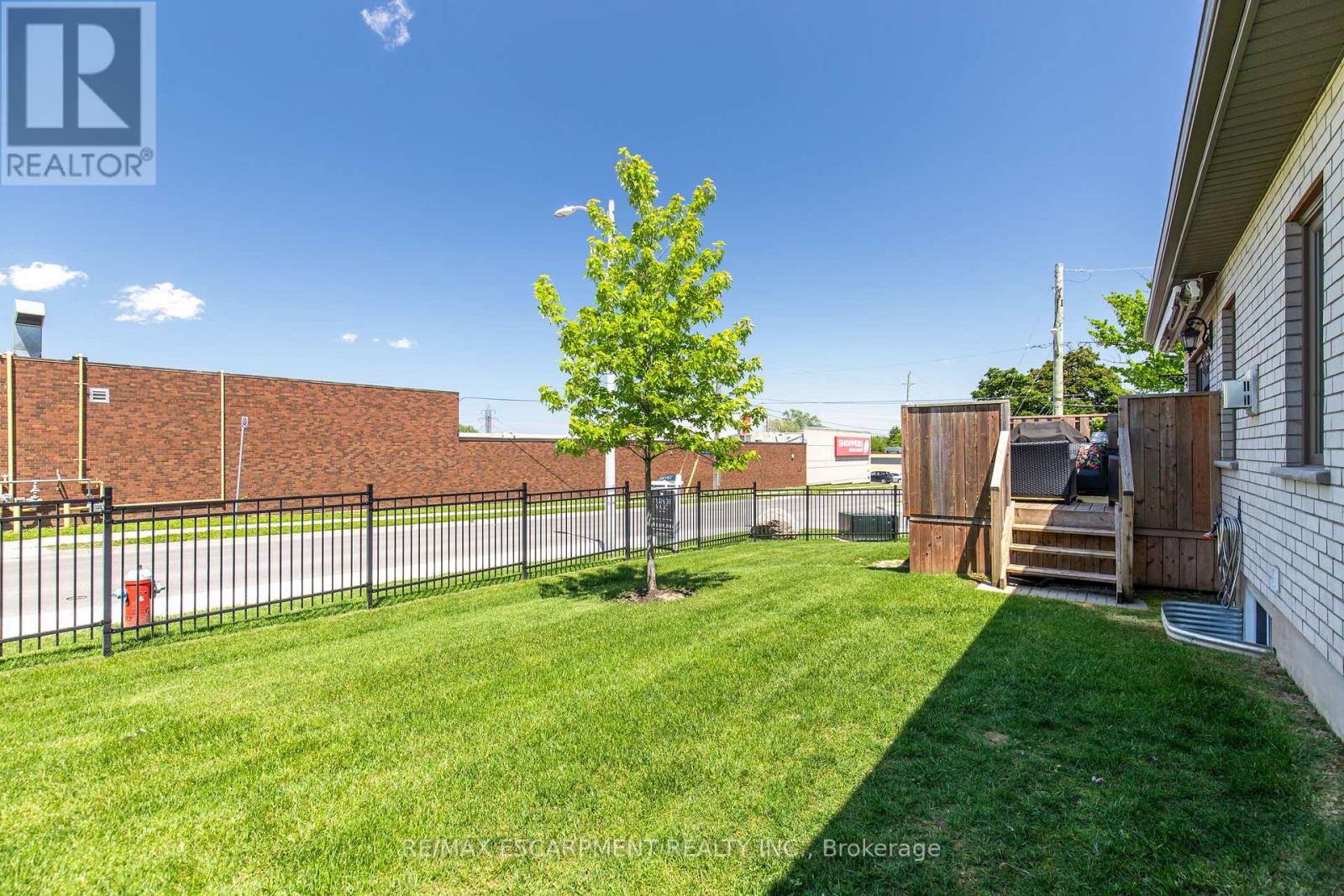 #4 3757 ST. PETER AVENUE - 44