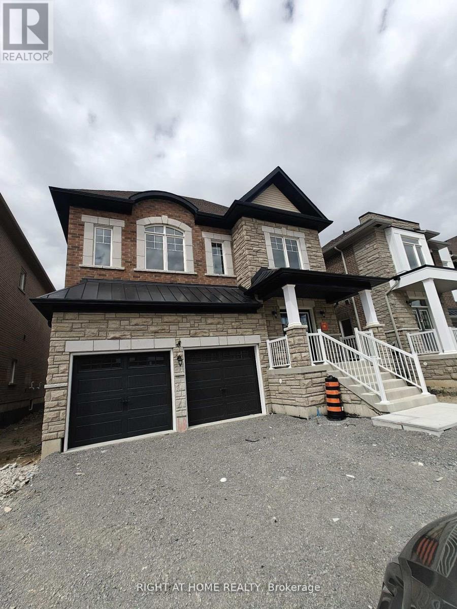 Photo of 8 LA REINE AVENUE