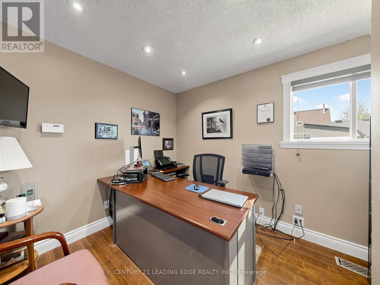 21 METRO ROAD S - 14