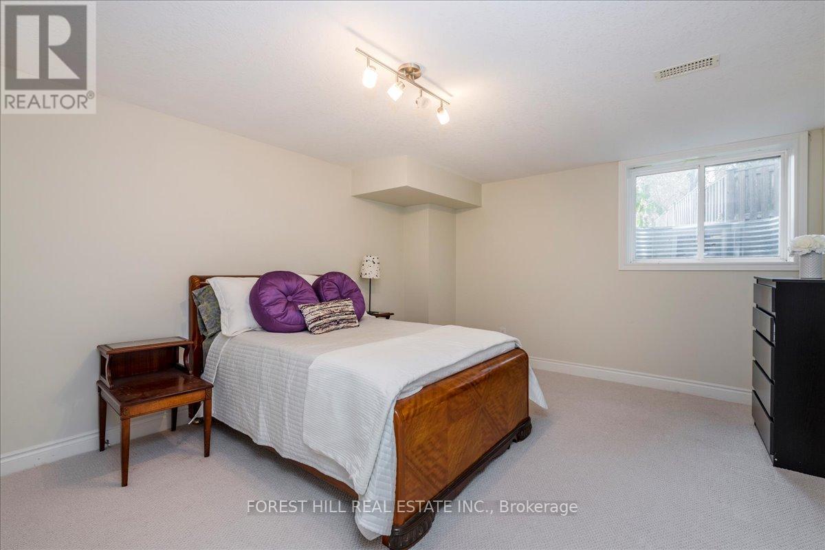 #10 10 INVERMARA COURT - 27