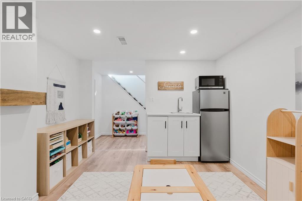 42 FOURTH Avenue - 26