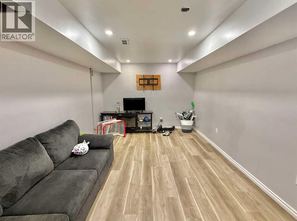 389 Mountain Street — photo 17