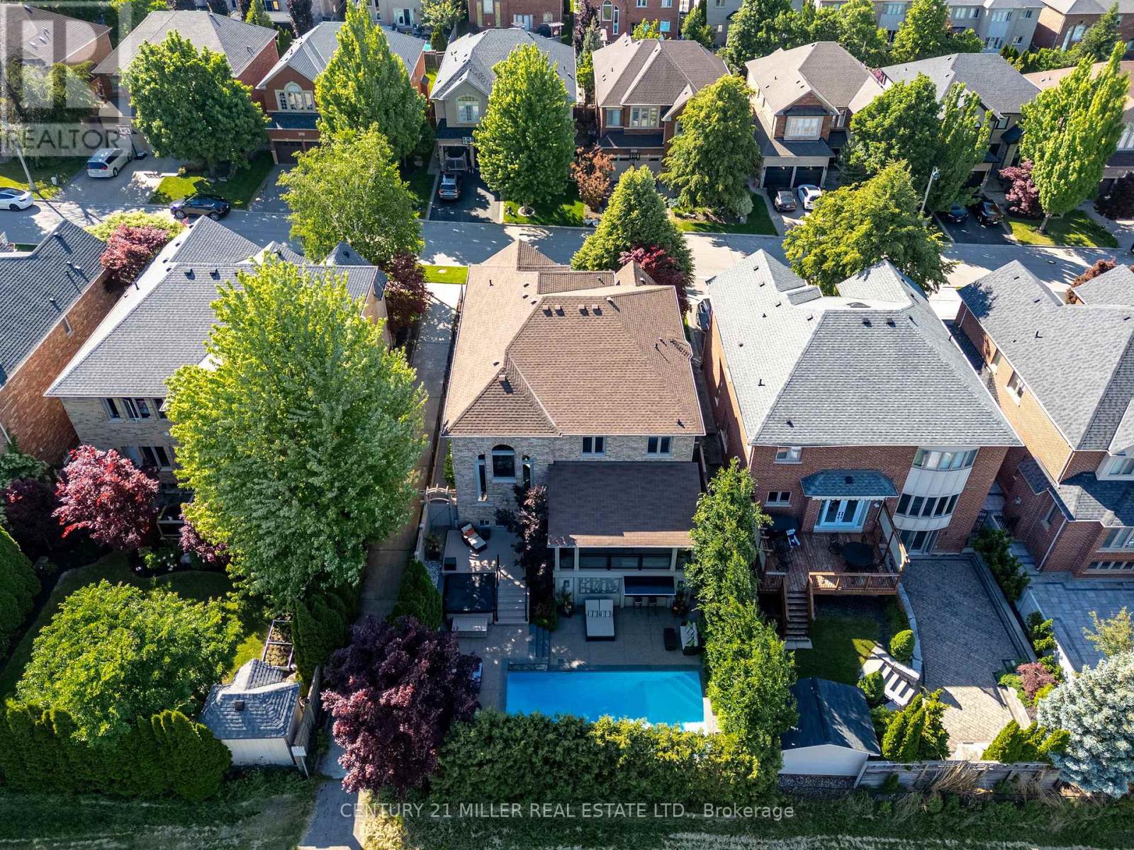1392 CLEARWATER CRESCENT - 34