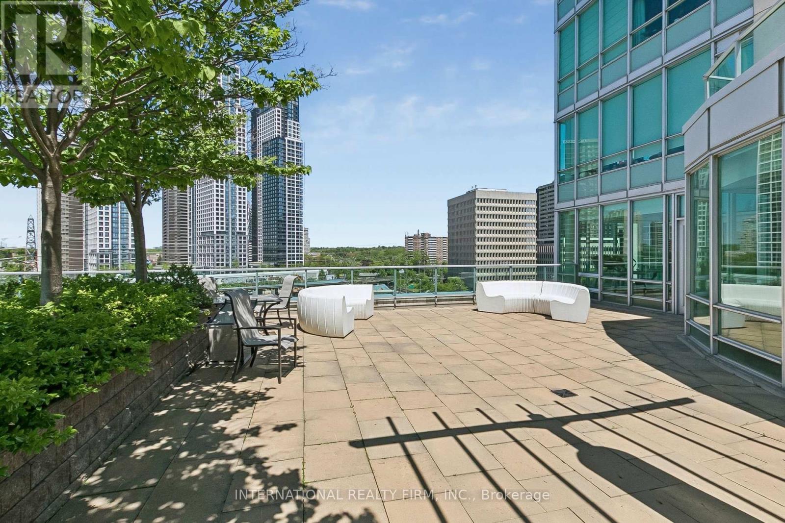 #1011 3391 BLOOR STREET W - 41