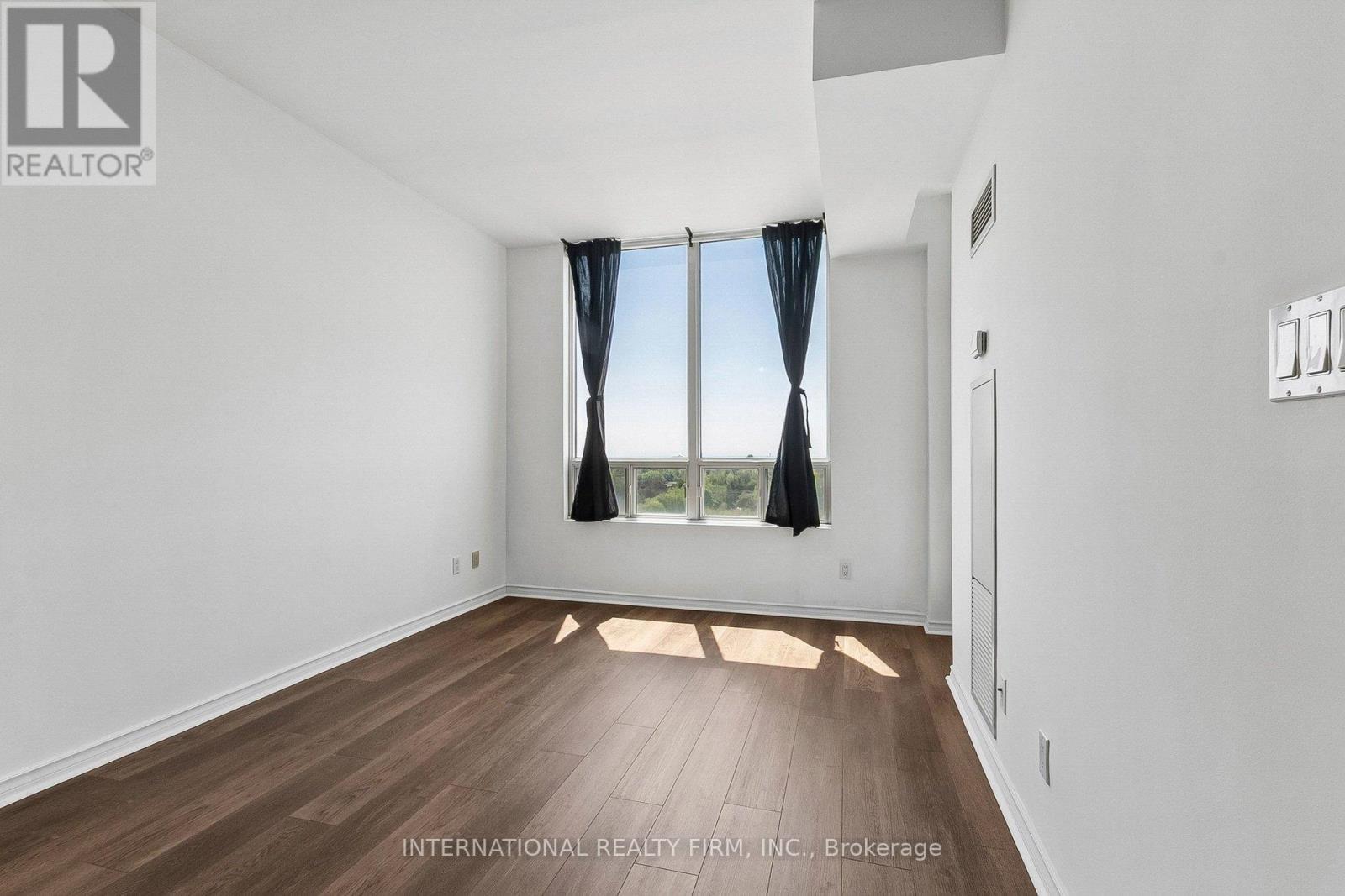 #1011 3391 BLOOR STREET W - 7