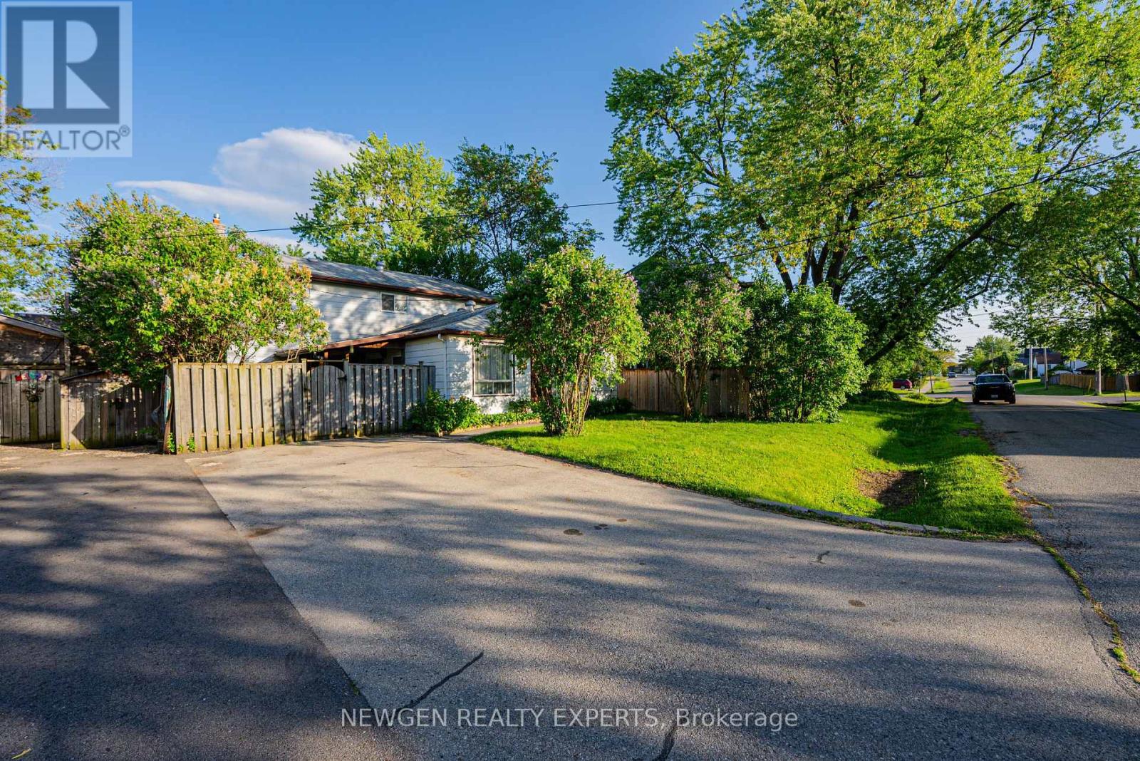1070 PELHAM AVENUE - 6
