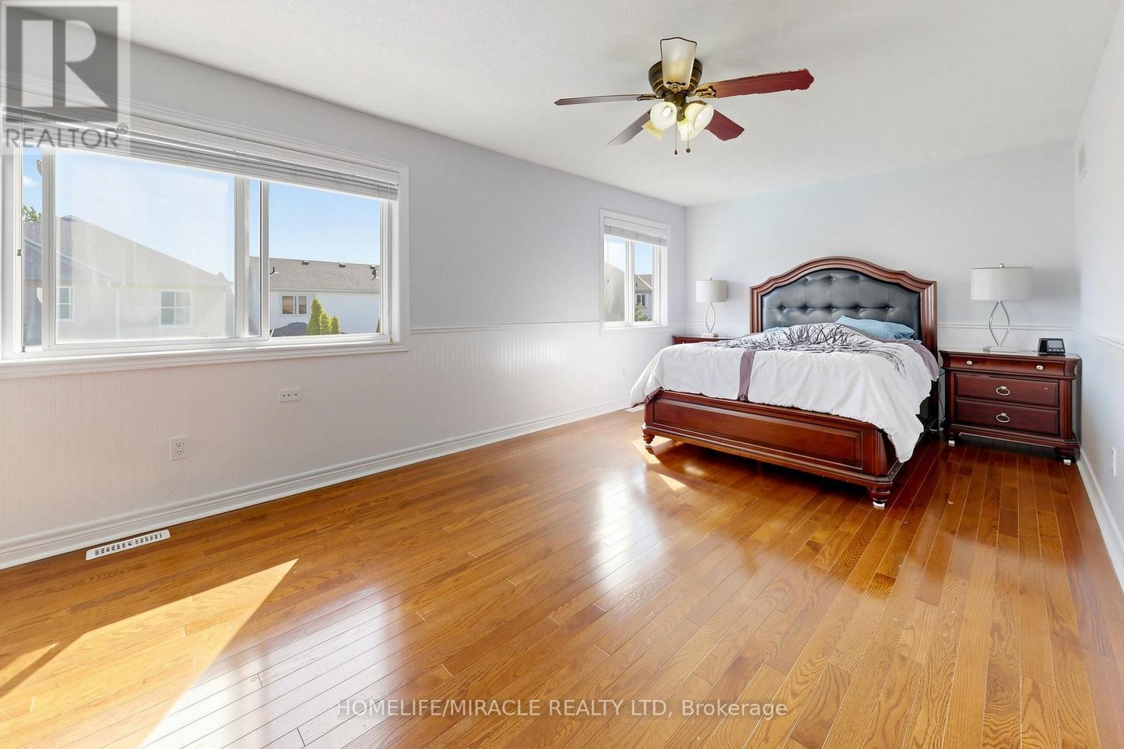 1026 HOLDSWORTH CRESCENT - 17