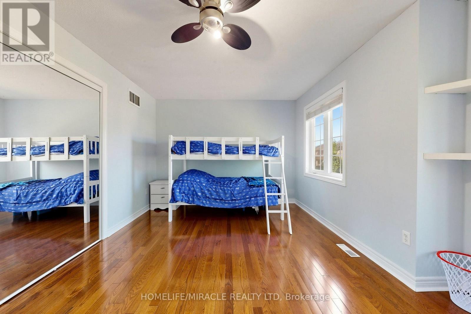 1026 HOLDSWORTH CRESCENT - 23