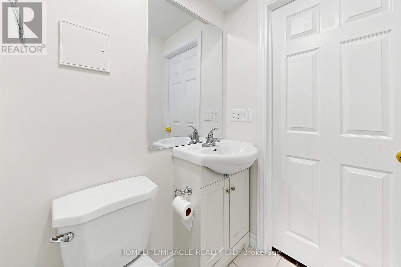 1026 HOLDSWORTH CRESCENT - 40