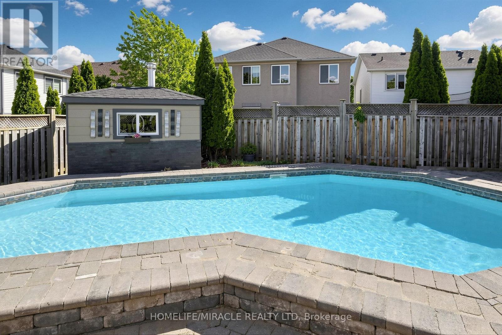 1026 HOLDSWORTH CRESCENT - 47