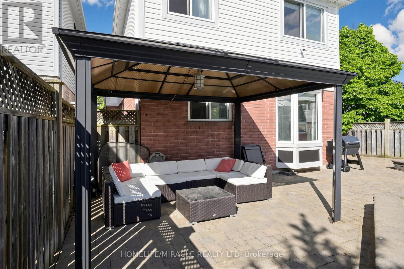 1026 HOLDSWORTH CRESCENT - 48