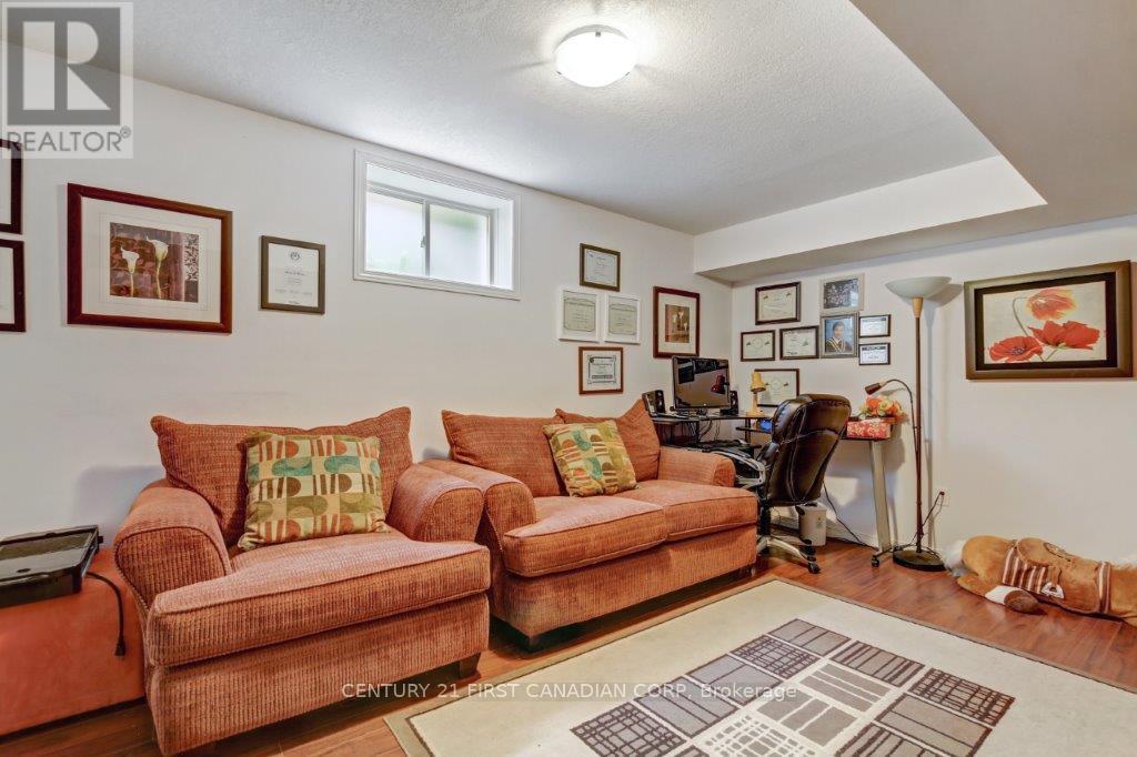 941 BARCLAY ROAD - 27