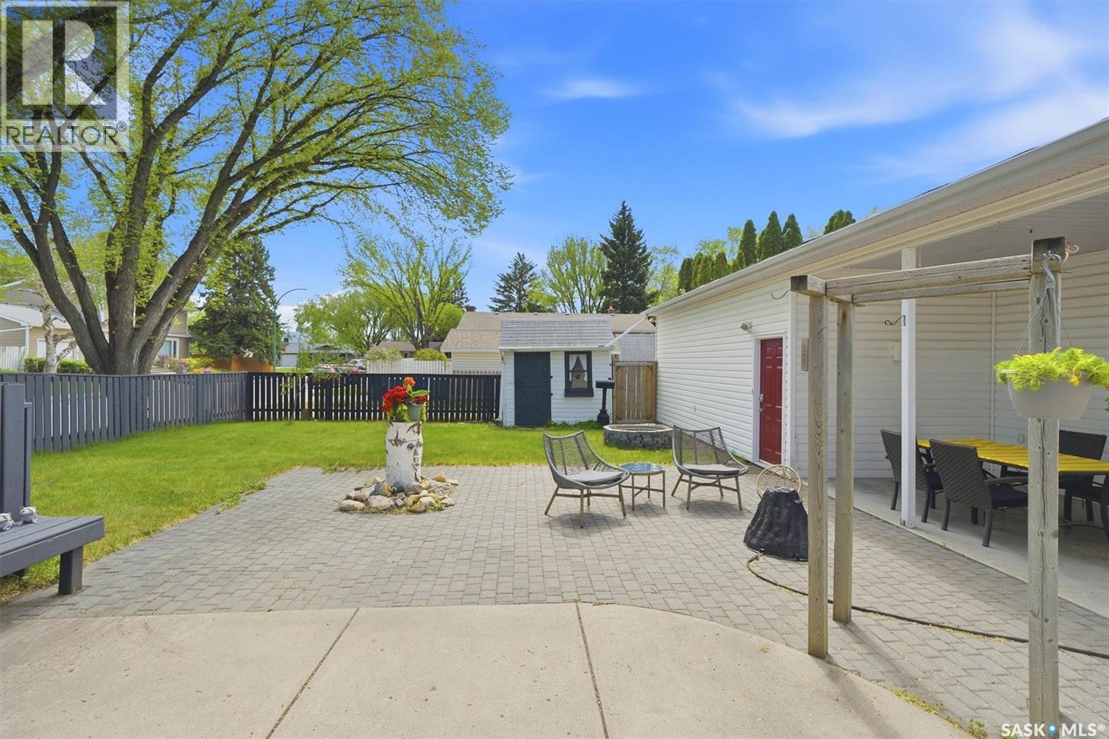 52 Potter CRESCENT - 40