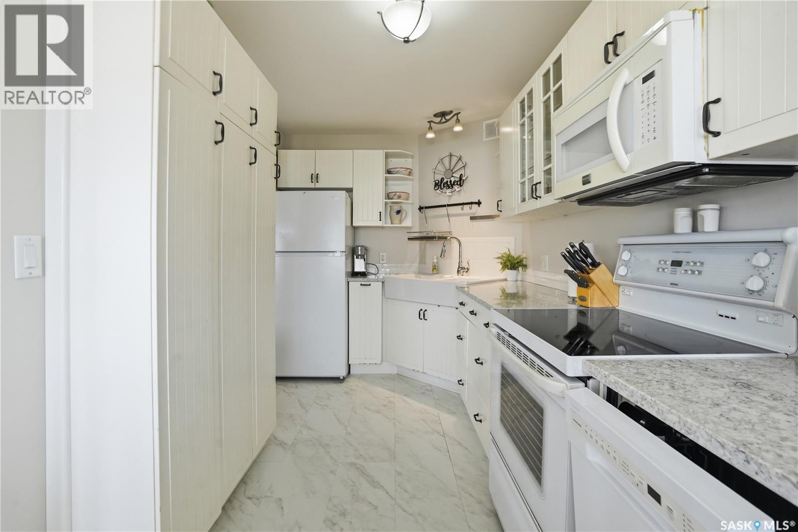 #A-B 141 Queen STREET - 10