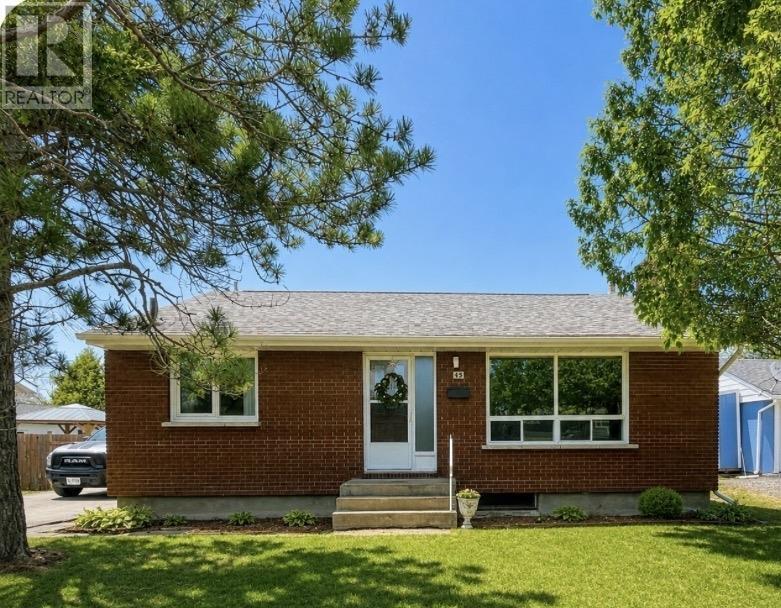 45 Dingwall PKWY - 1