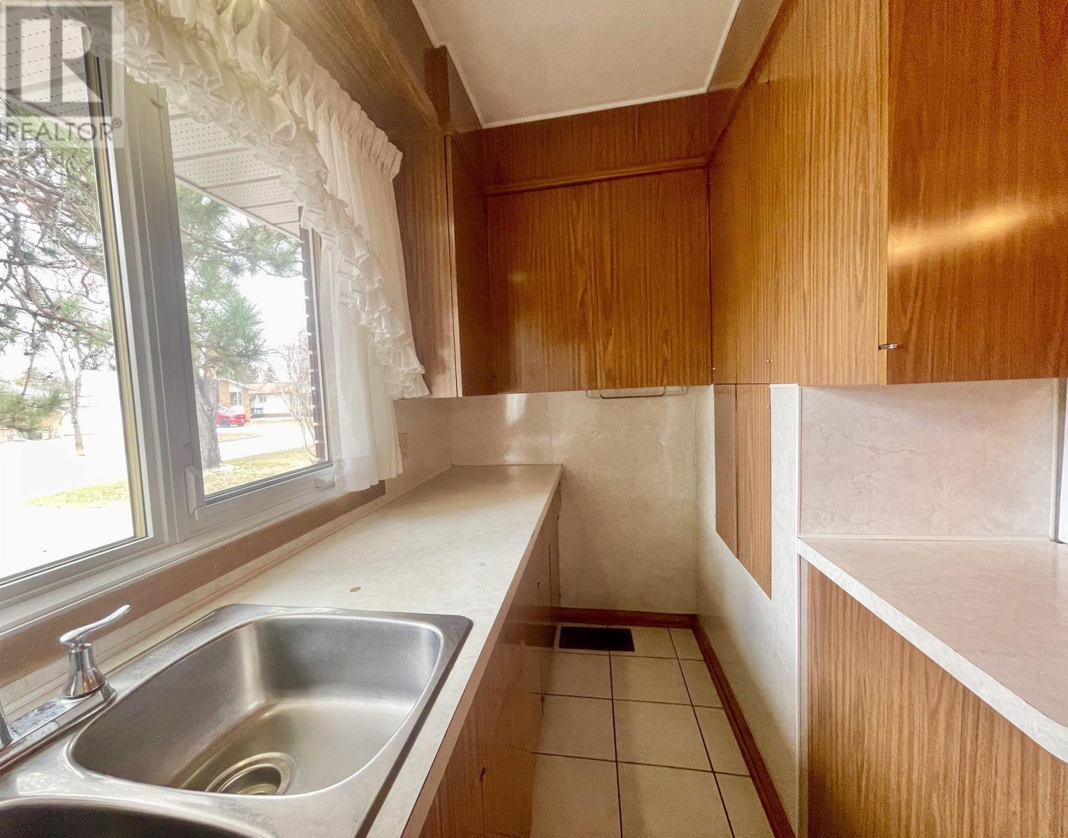 45 Dingwall PKWY - 10
