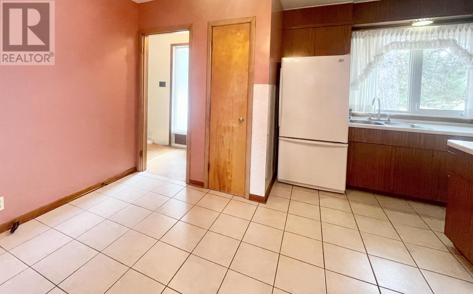 45 Dingwall PKWY - 12
