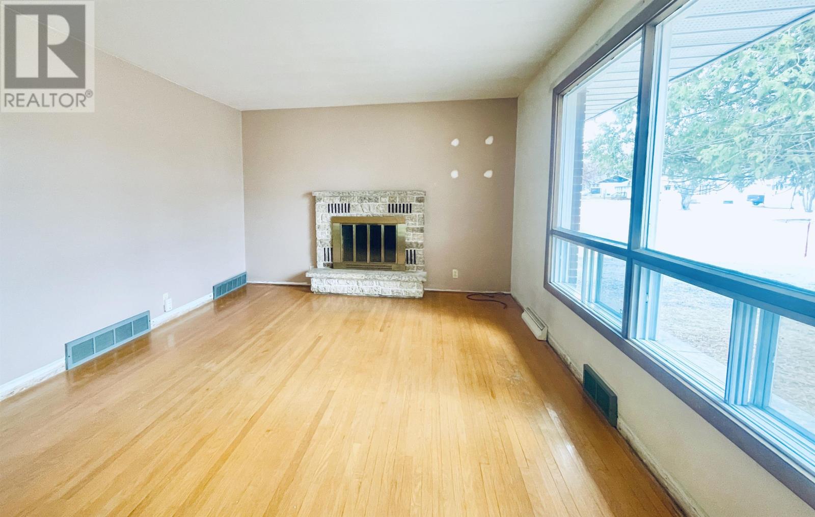 45 Dingwall PKWY - 4