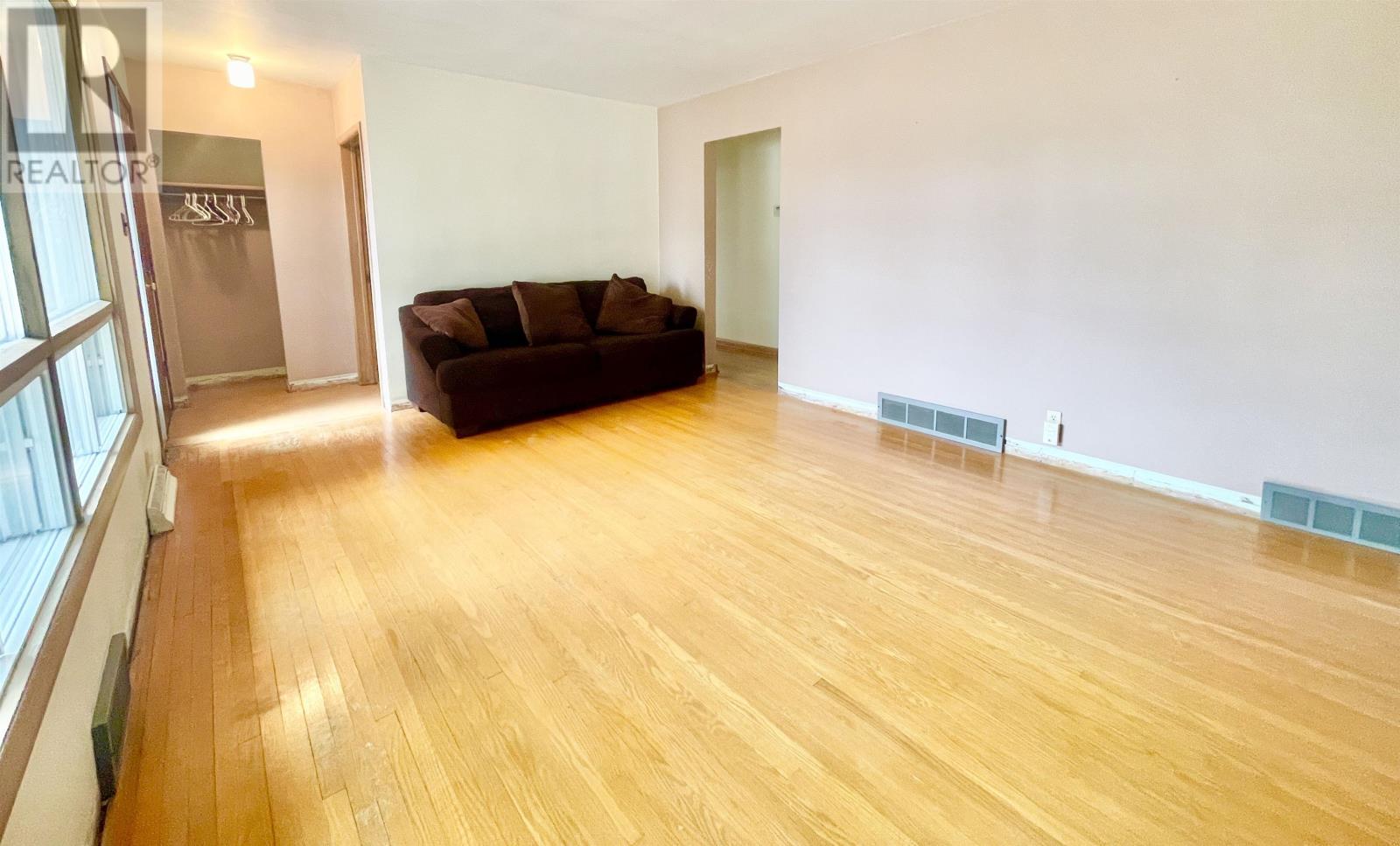 45 Dingwall PKWY - 5