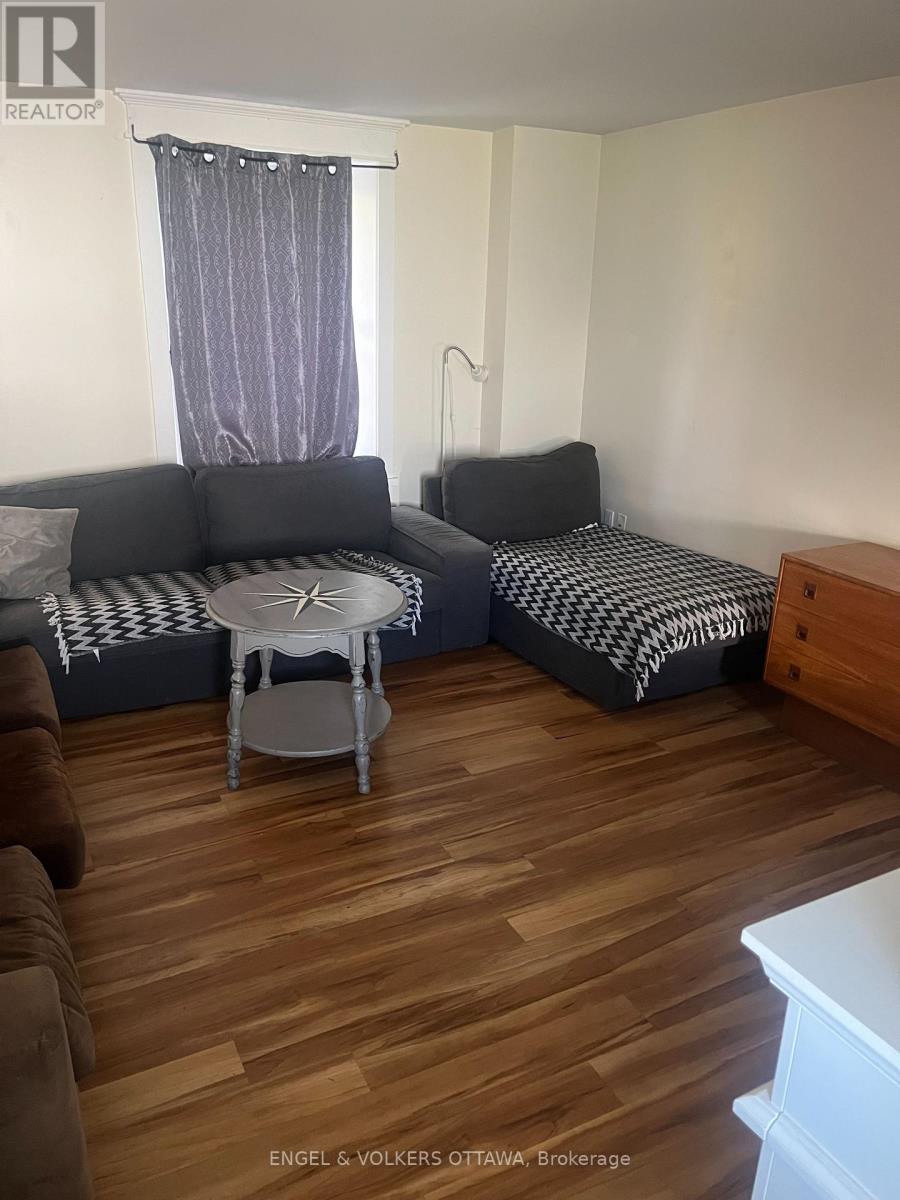 716 KING STREET W - 11