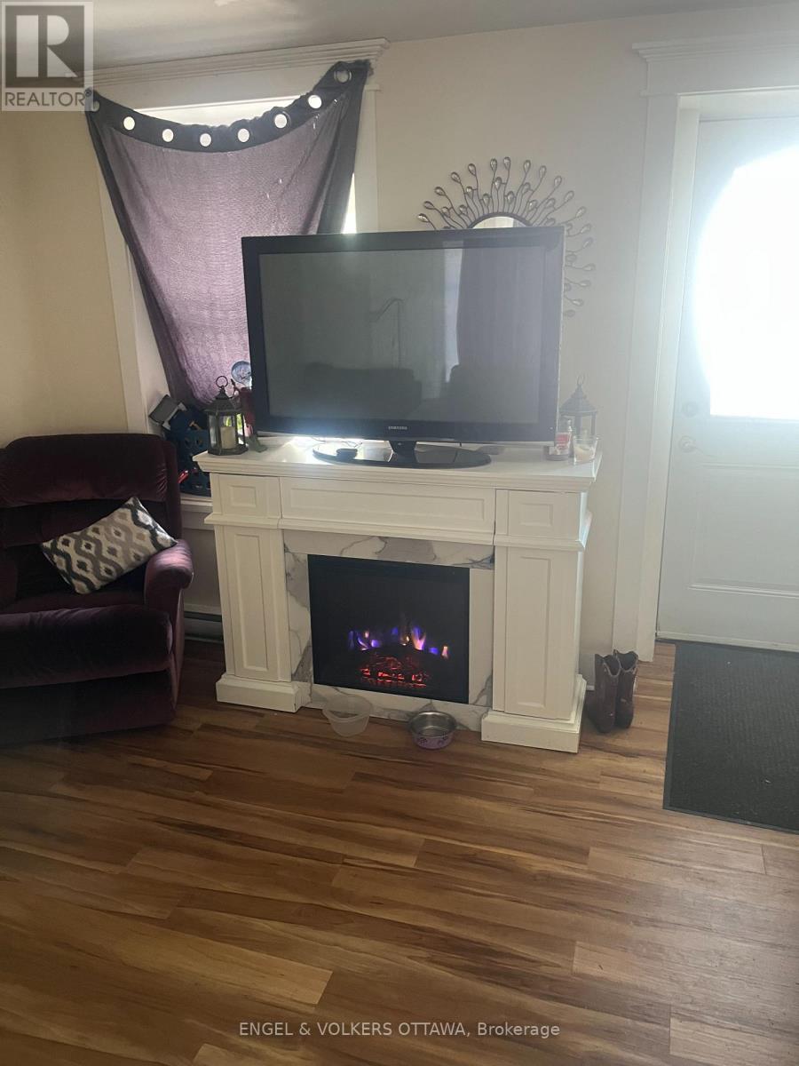 716 KING STREET W - 12