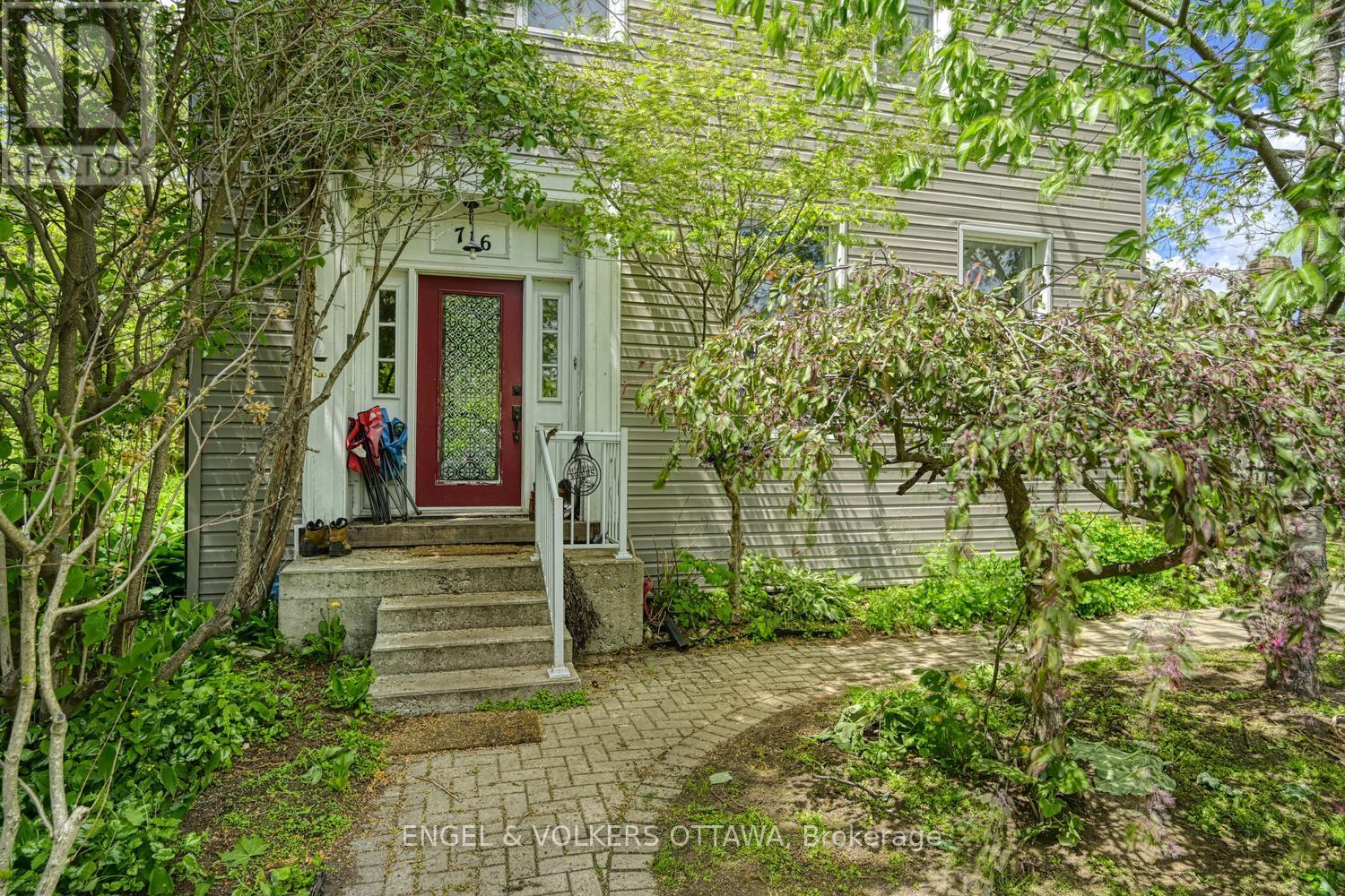 716 KING STREET W - 3