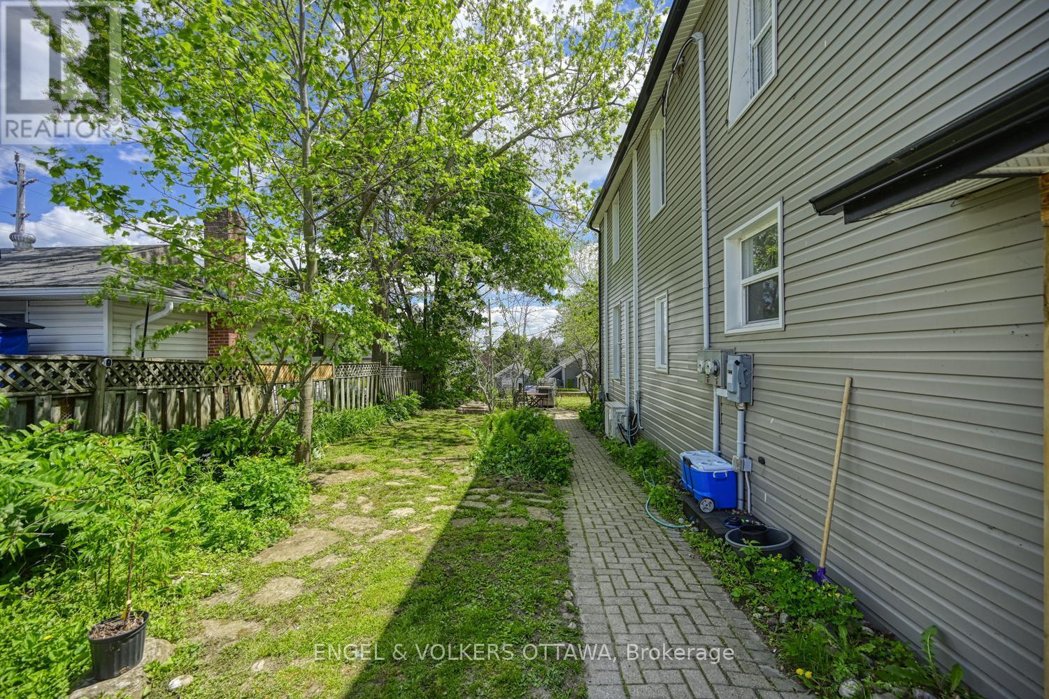 716 KING STREET W - 6