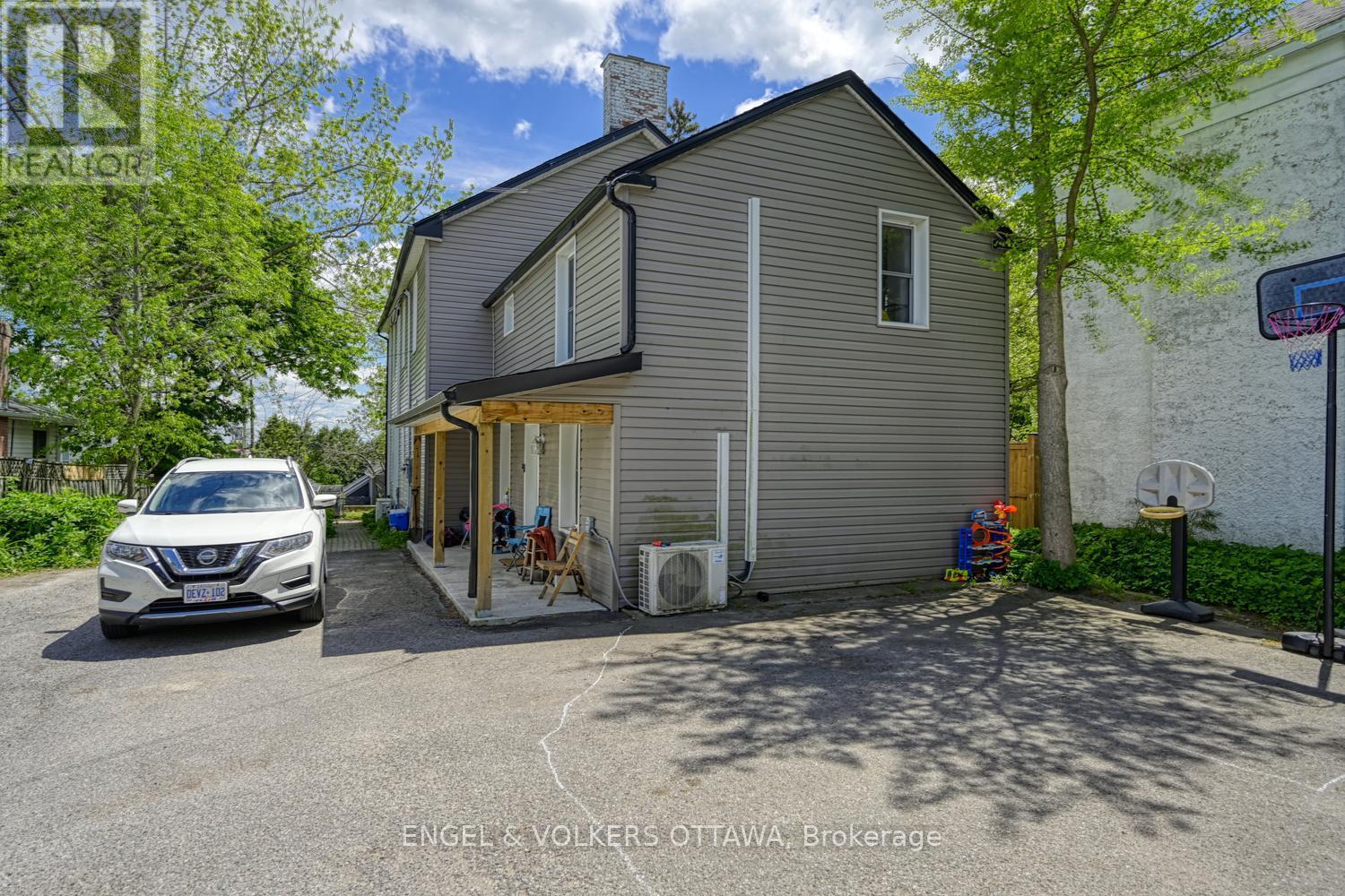 716 KING STREET W - 8