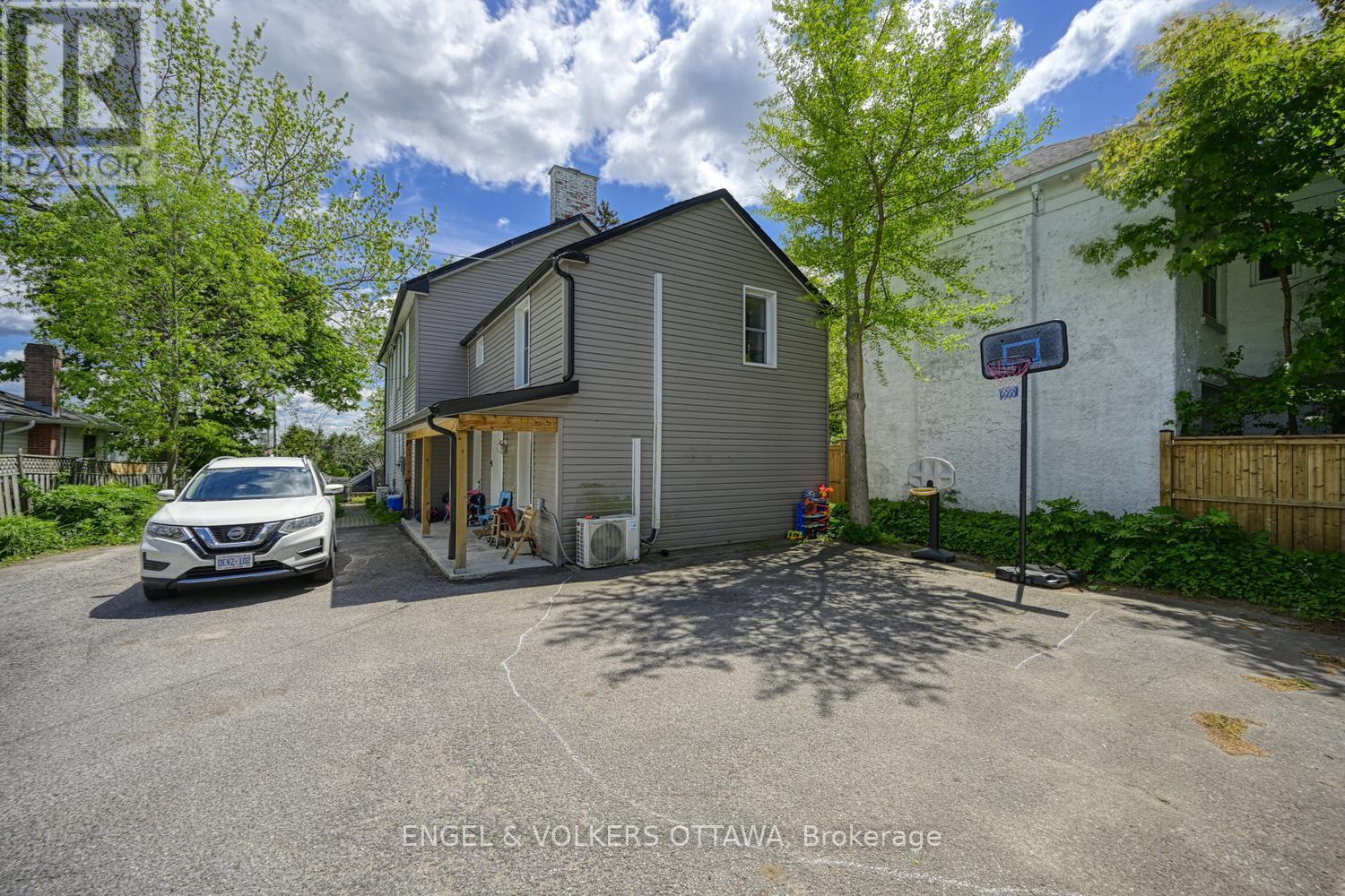 716 KING STREET W - 9