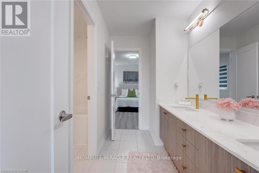 116 CROSSMORE CRESCENT - 31