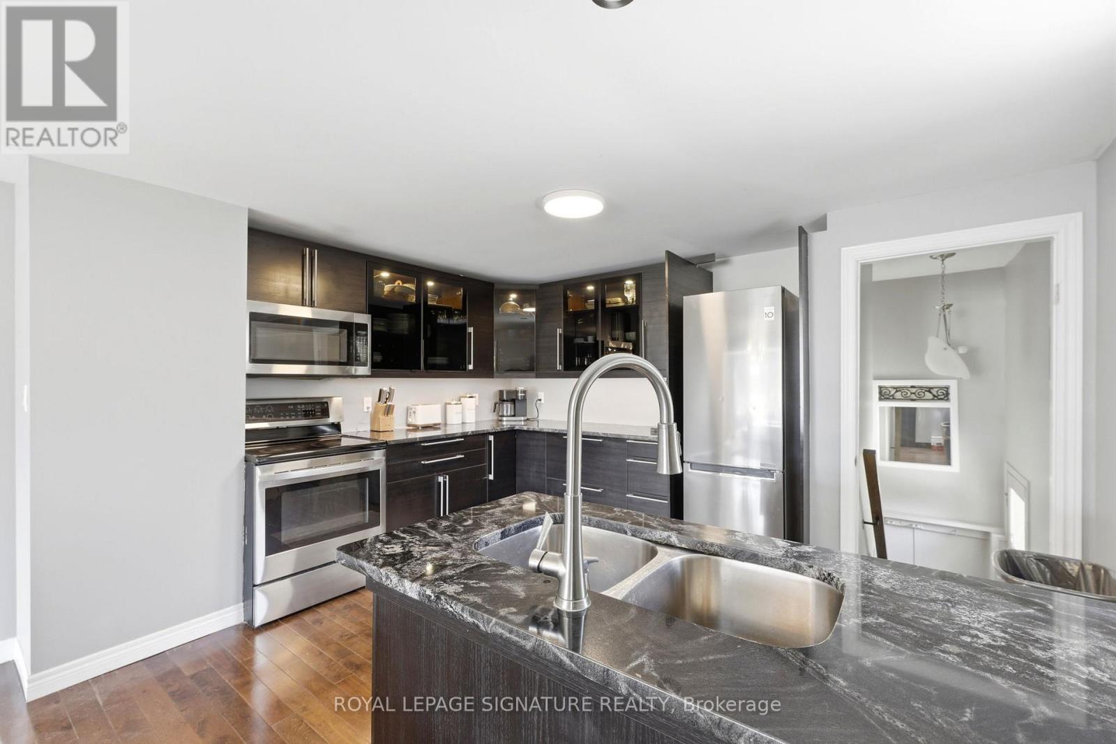 1114 LAKESHORE ROAD - 13