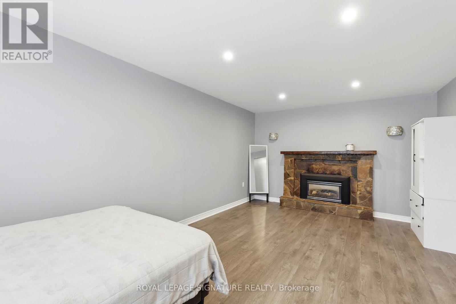 1114 LAKESHORE ROAD - 29